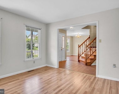 1210 Highlander Way - Photo Thumbnail 4