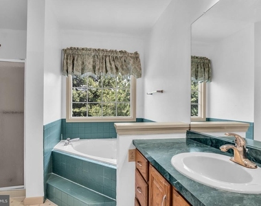 1210 Highlander Way - Photo Thumbnail 17