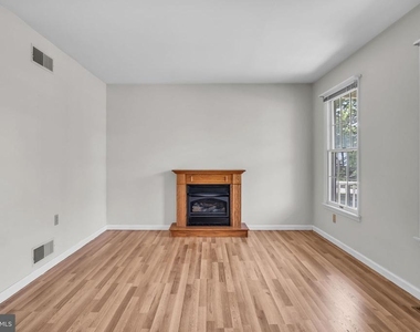1210 Highlander Way - Photo Thumbnail 12