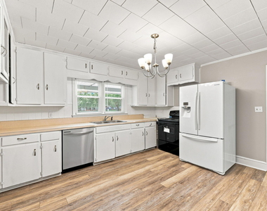 1305 Erwin Road - Photo Thumbnail 7