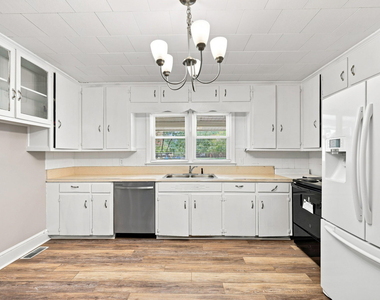 1305 Erwin Road - Photo Thumbnail 8