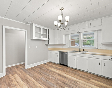 1305 Erwin Road - Photo Thumbnail 6