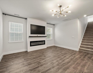 413 Haywood Glen Drive - Photo Thumbnail 6