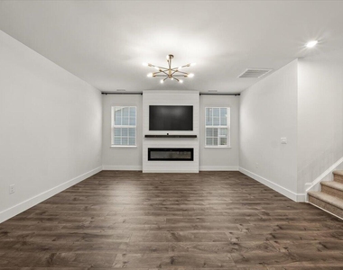 413 Haywood Glen Drive - Photo Thumbnail 7
