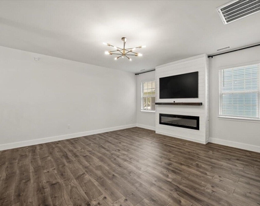 413 Haywood Glen Drive - Photo Thumbnail 8