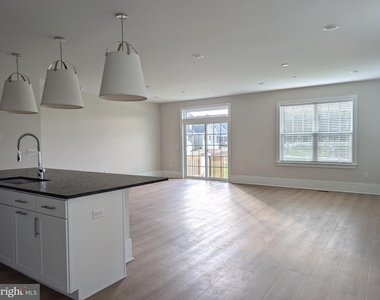 1601 Justin Drive - Photo Thumbnail 2