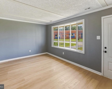 1037 Monmouth Road - Photo Thumbnail 4