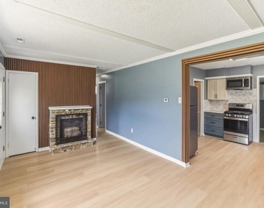 1037 Monmouth Road - Photo Thumbnail 3