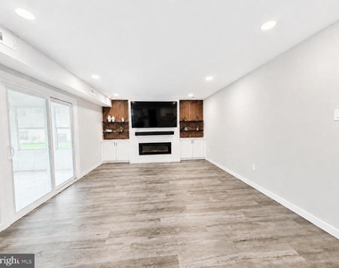 501 Forest Court - Photo Thumbnail 10