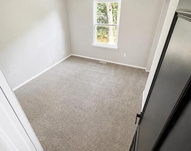 501 Forest Court - Photo Thumbnail 15