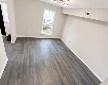 501 Forest Court - Photo Thumbnail 6