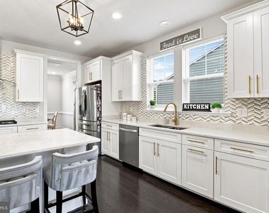 10125 Fast Colors Lane - Photo Thumbnail 16