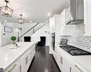 10125 Fast Colors Lane - Photo Thumbnail 17