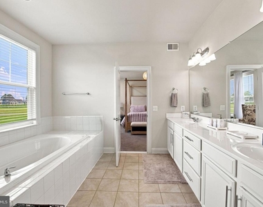 10125 Fast Colors Lane - Photo Thumbnail 34