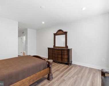 100 Saint Ives Place - Photo Thumbnail 22