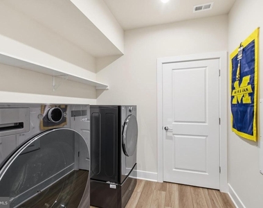 100 Saint Ives Place - Photo Thumbnail 27