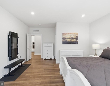 100 Saint Ives Place - Photo Thumbnail 18
