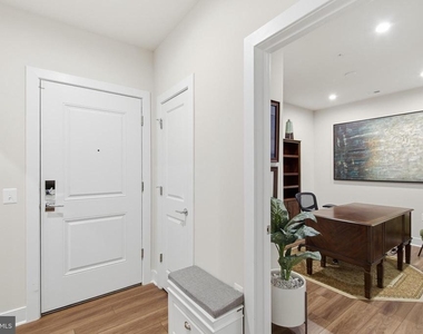100 Saint Ives Place - Photo Thumbnail 3