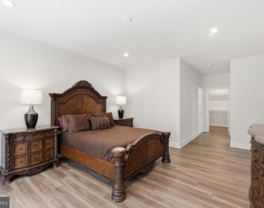 100 Saint Ives Place - Photo Thumbnail 21