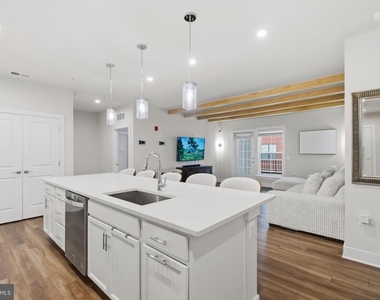 100 Saint Ives Place - Photo Thumbnail 4
