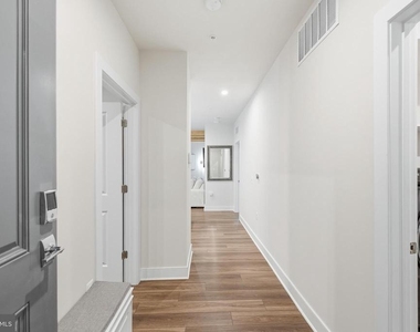 100 Saint Ives Place - Photo Thumbnail 2