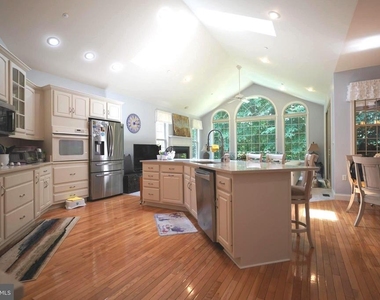 15401 Jamies Way - Photo Thumbnail 17