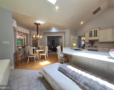 15401 Jamies Way - Photo Thumbnail 47