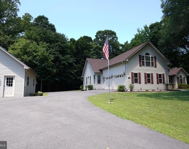 15401 Jamies Way - Photo Thumbnail 7