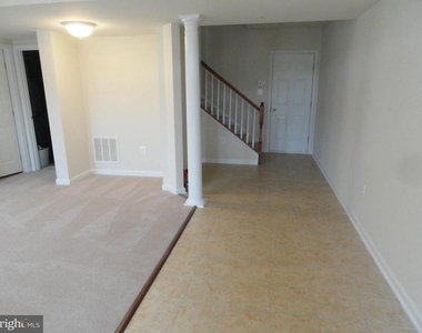 2711 Lucas Run Way - Photo Thumbnail 2