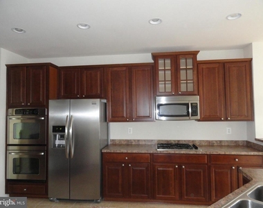 2711 Lucas Run Way - Photo Thumbnail 13
