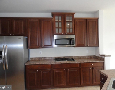 2711 Lucas Run Way - Photo Thumbnail 8