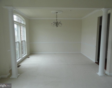 2711 Lucas Run Way - Photo Thumbnail 3