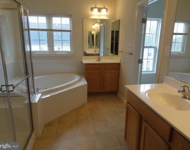 2711 Lucas Run Way - Photo Thumbnail 21