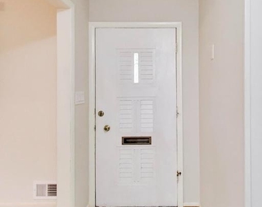 3510 Marlbrough Way - Photo Thumbnail 4