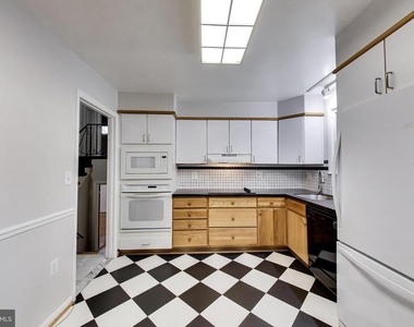 3510 Marlbrough Way - Photo Thumbnail 14