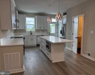 4403 Oglethorpe Street - Photo Thumbnail 4