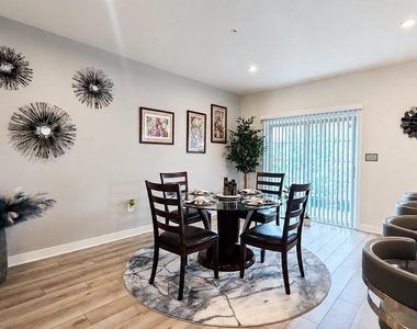 9008 Armstrong Lane - Photo Thumbnail 11