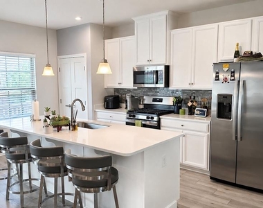 9008 Armstrong Lane - Photo Thumbnail 10