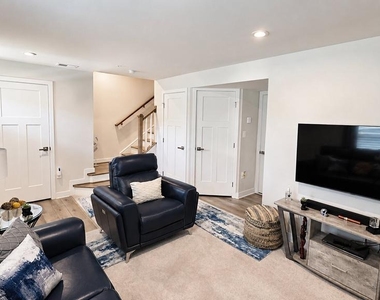 9008 Armstrong Lane - Photo Thumbnail 4
