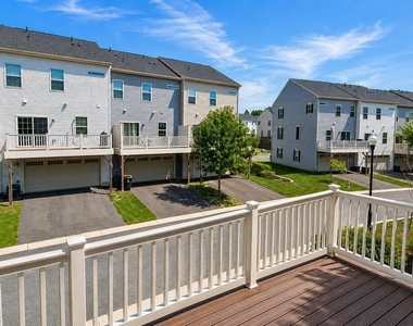 9008 Armstrong Lane - Photo Thumbnail 13