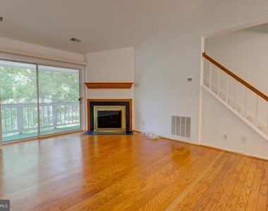 18202 Chalet Drive - Photo Thumbnail 5