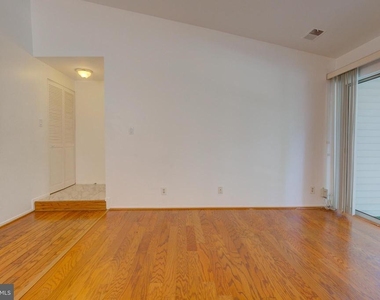 18202 Chalet Drive - Photo Thumbnail 7