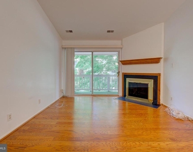 18202 Chalet Drive - Photo Thumbnail 6