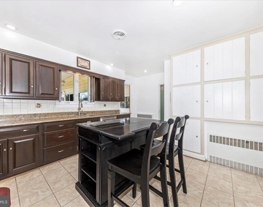 9504 Veirs Drive - Photo Thumbnail 4