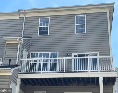 313 Cross Green Street - Photo Thumbnail 9