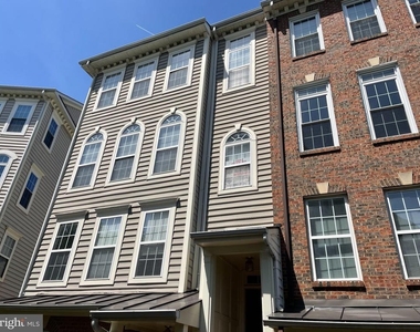 313 Cross Green Street - Photo Thumbnail 1