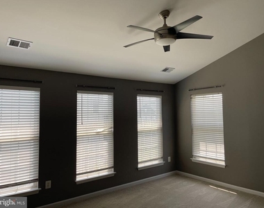 313 Cross Green Street - Photo Thumbnail 11