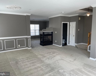 313 Cross Green Street - Photo Thumbnail 4