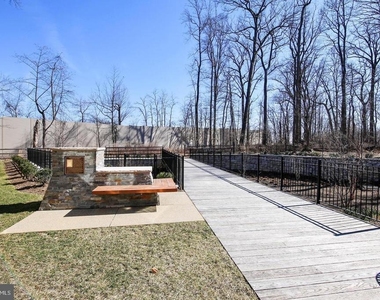 5428 Merriam Street - Photo Thumbnail 10