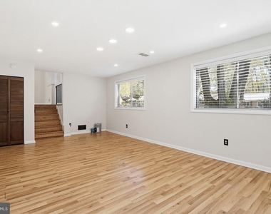 9717 Hedin Drive - Photo Thumbnail 7